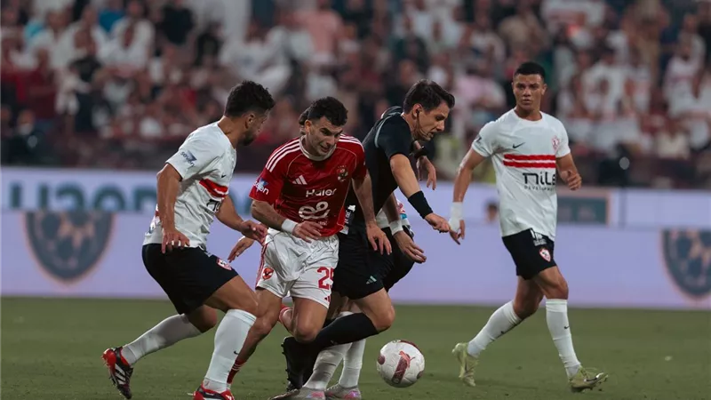 60 دقيقة.. الأهلي ما زال متقدما على الزمالك بهدف بن شرقي في نهائي السوبر