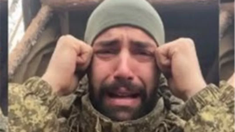 وجد نفسه بالصفوف الأمامية.. فنان عراقي يتورّط في حرب روسيا وأوكرانيا| فيديو