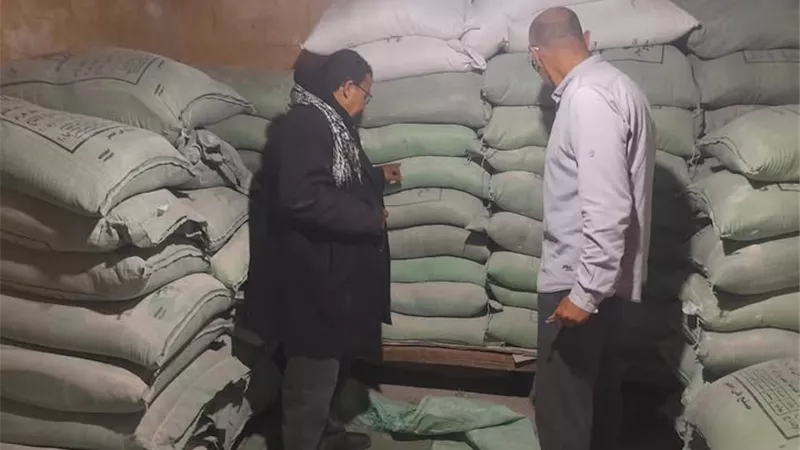 ضبط  2.5 طن دقيق قبل بيعها بالسوق السوداء بالإسماعيلية|صور