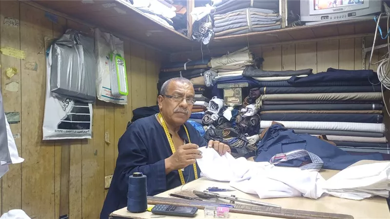 ترزي الجلباب البلدي في الإسكندرية: زبايني أساتذة جامعيين ورجال أعمال