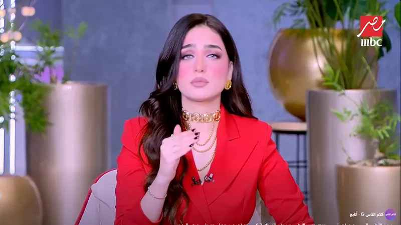 ياسمين عز: لو جوزك أهلاوي دلعيه بطاجن بامية حمراء أو جيلي| فيديو