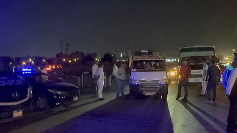 مباحث 15 مايو تشن حملة أمنية ليلية لضبط المخالفين وفحص التراخيص| صور