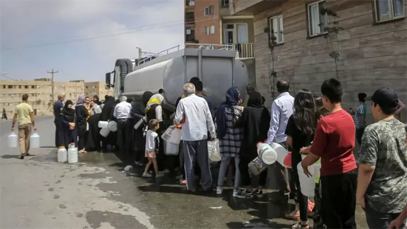 مواسم العطش تضرب الصفويين: الجفاف يهدد شرعية النظام الإيراني