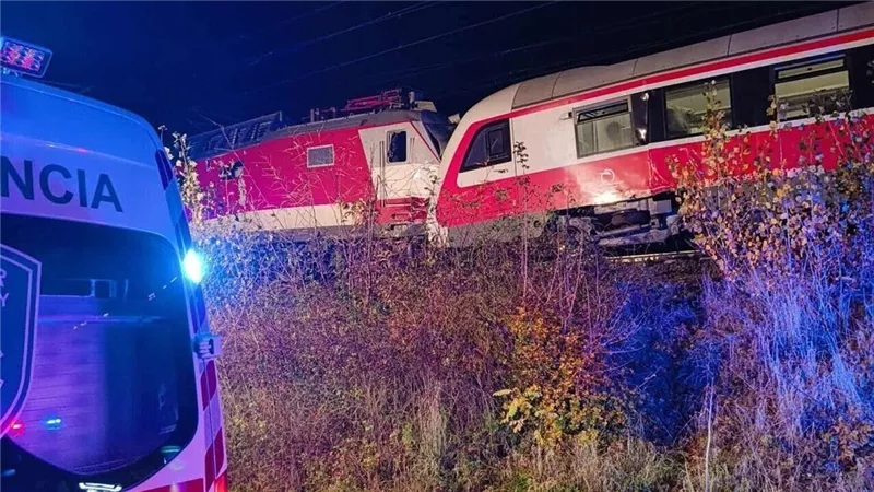 رئيس وزراء سلوفاكيا يفتح التحقيق في حادث تصادم القطارين
