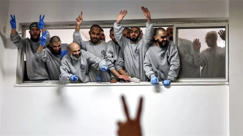 قبيل التصويت على قانون إعدام الأسرى.. الاحتلال يسلًم 31 أسيرًا فلسطينيًا