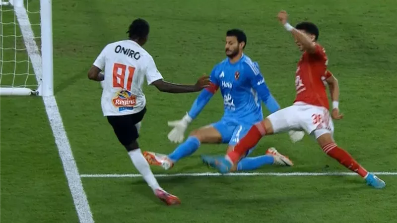 دونجا:«شيكوبانزا بيرقص برة الملعب أفضل من مستواه مع الزمالك»