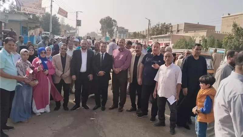 مدير إدارة طامية التعليمية وموظفوها يواصلون المشاركة في الانتخابات |صور