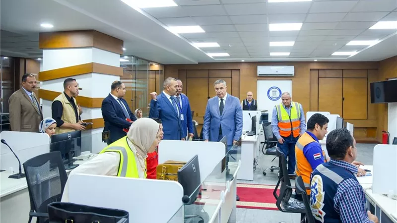 محافظ الإسكندرية يتابع من غرفة العمليات الرئيسية سير انتخابات مجلس النواب 