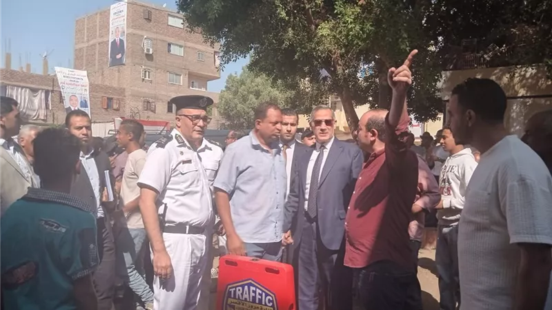 مدير أمن الأقصر يتابع سير العملية الانتخابية في لجان النجع الطويل 