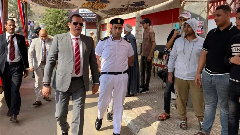 مدير أمن الفيوم يتفقد التمركزات الأمنية بمحيط لجان الانتخابات البرلمانية