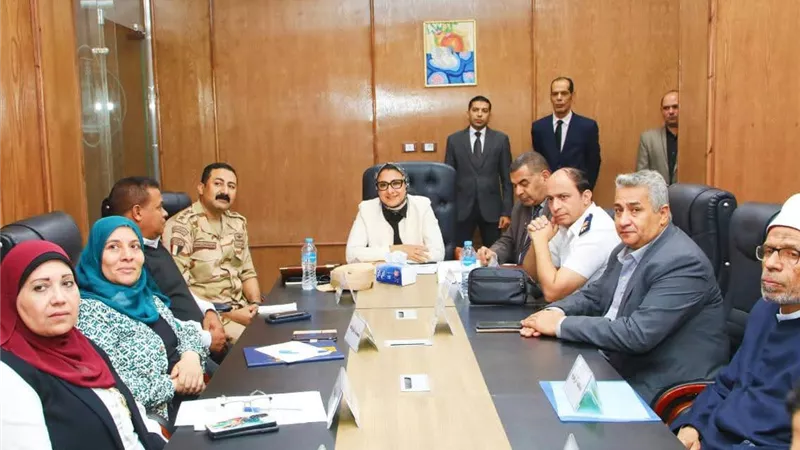 نائب محافظ الوادي الجديد تشارك باجتماع متابعة العملية الانتخابية