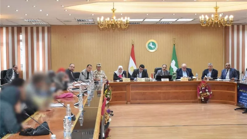 محافظ الشرقية للأهالي: نتواجد لتلبية احتياجاتكم ونبذل قصارى جهدنا 
