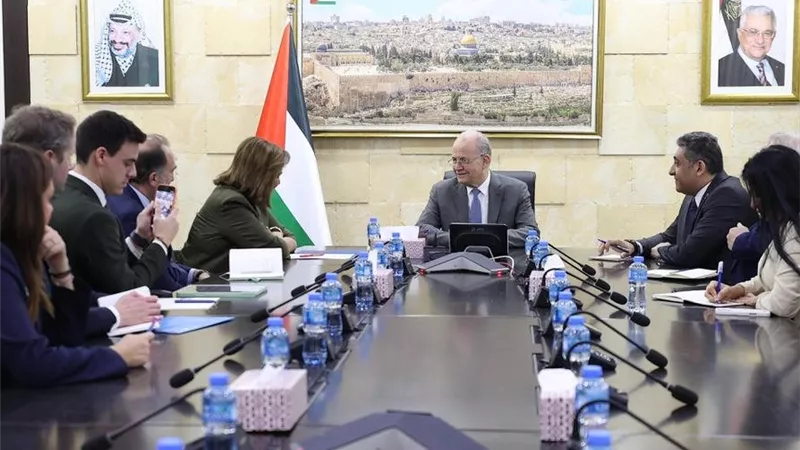 رئيس الوزراء الفلسطيني يبحث مع وفد المجلس الأوروبي آخر تطورات الأوضاع