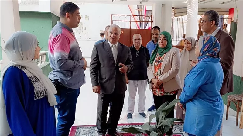 وكيل تعليم الفيوم في جولة ميدانية لمتابعة اللجان الانتخابية بالمدارس