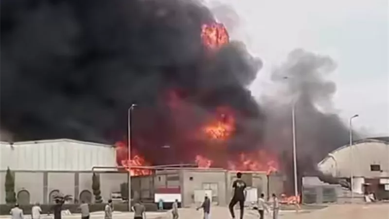 حريق مروع بأحد مصانع مدينة السادات في المنوفية 