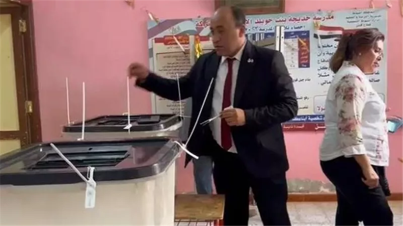  مرشح القائمة الوطنية بـ«العدل» يدلي بصوته في انتخابات 2025