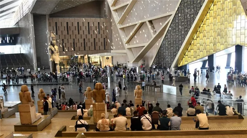 المتحف الكبير يستقبل 12 ألف زائر في يومه السابع|التفاصيل 