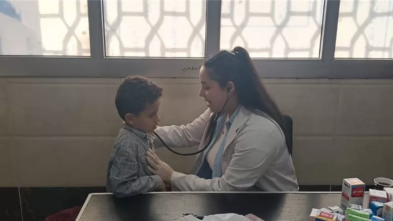 جامعة بنها تطلق مبادرة «من أجل قلوب أطفالنا» بالكشف على 381 تلميذا
