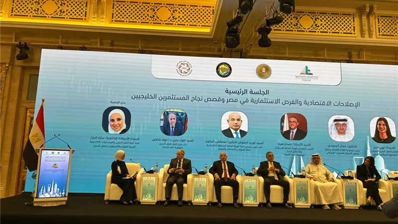 اقتصادية القناة تستعرض الفرص الاستثمارية بمنتدى التجارة المصري الخليج