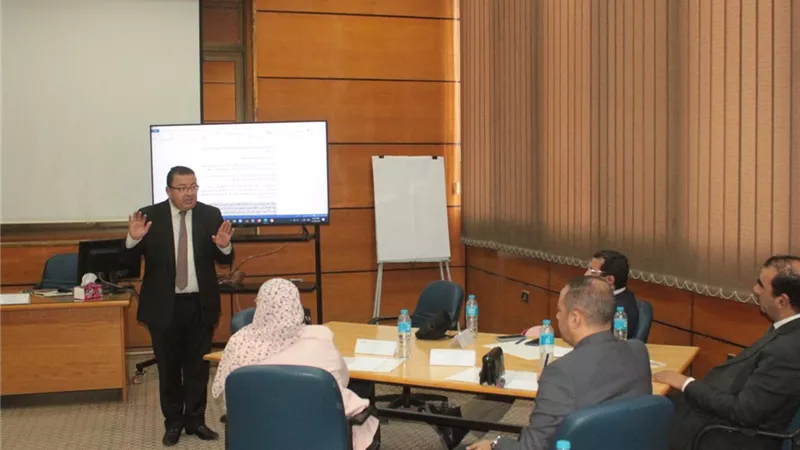 جامعة أسيوط تعقد البرنامج التدريبي لتأهيل المتقدمين لشغل منصب عميد كلية