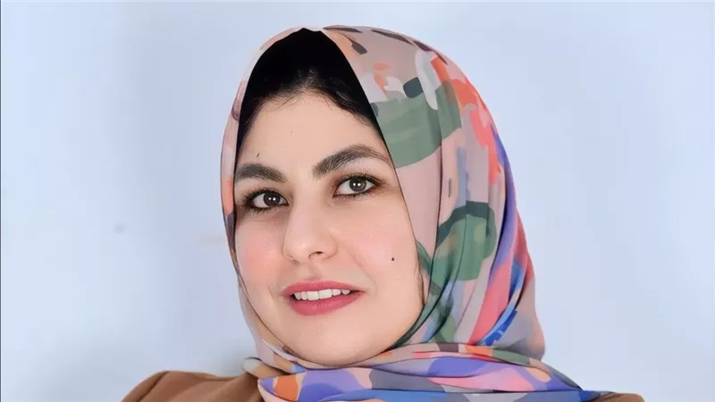 إيناس نصر الدين: «في روحها لعنة مكبل» بداية كسر القيود