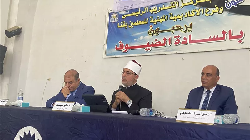من أكاديمية المعلمين بقنا.. مفتي الجمهورية يحذر من الشائعات