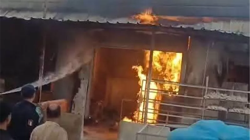 الحماية المدنية تسيطر على حريق محل بالواسطى في بني سويف