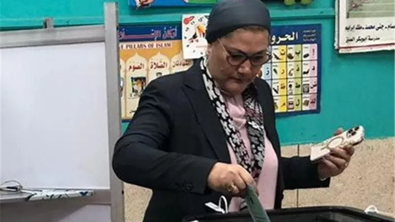 رئيسة المجلس القومي للطفولة والأمومة تُدلي بصوتها في انتخابات مجلس النواب