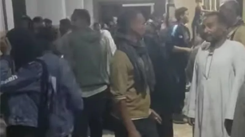 ناخبو الفيوم يواصلون التوافد على اللجان قبل دقائق من غلق الصناديق