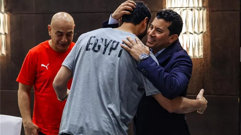 وزير الرياضة وهاني أبو ريدة يجتمعان بجهاز منتخب مصر
