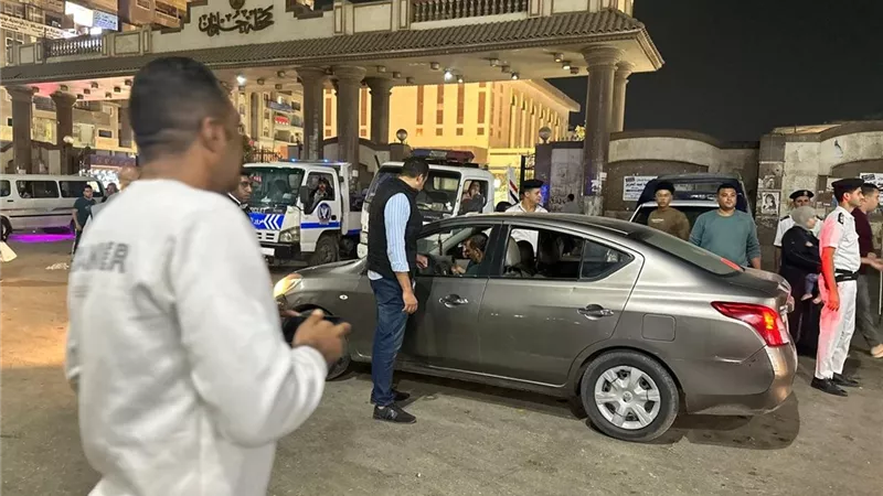 حملة أمنية بحلوان لإخلاء ميدان المحطة من الباعة الجائلين وضبط المخالفين