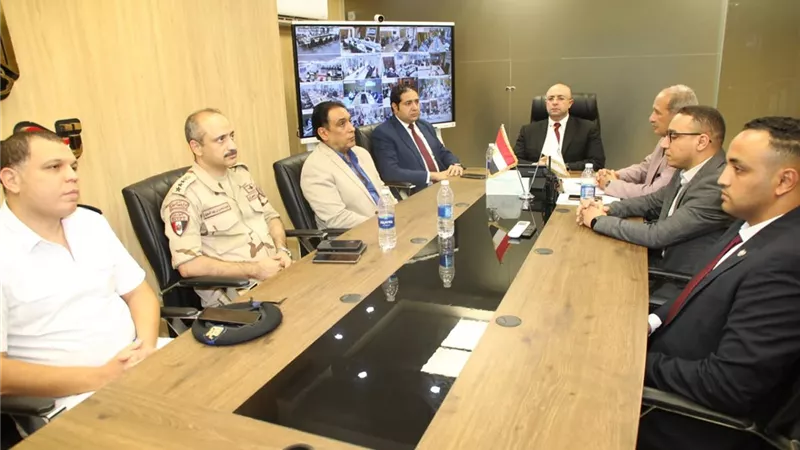 محافظ بني سويف يتابع غلق لجان اليوم الأول لانتخابات مجلس النواب 2025