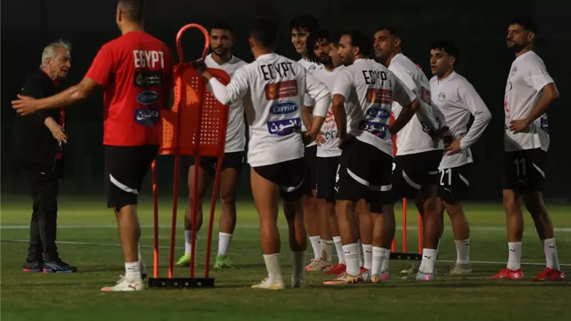 منتخب مصر يبدأ معسكره استعدادا لمواجهتي الجزائر الوديتين قبل كأس العرب