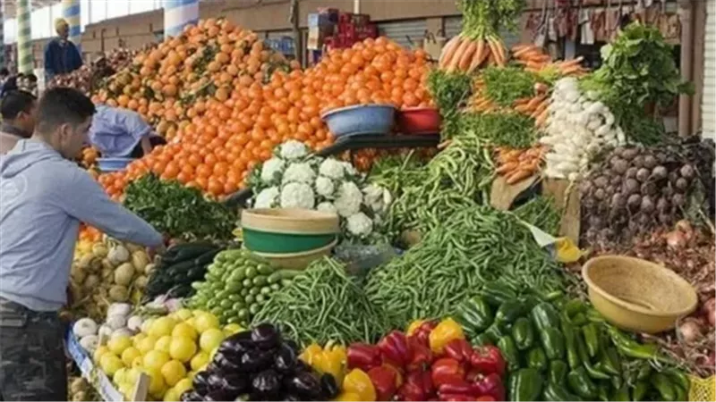 الطماطم بين 5 و8 جنيهات.. استقرار أسعار الخضروات والفاكهة اليوم 
