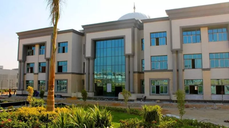 مناهج عصرية.. هل تسحب الجامعات الأهلية البساط من الخاصة؟ 