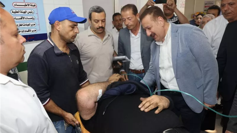 محافظ المنوفية يزور مصابي حريق مصنع بويات بالسادات