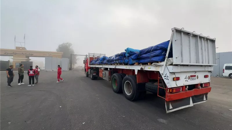 الهلال الأحمر يطلق القافلة 70 من زاد العزة محمّلة بـ8200 طن مساعدات لغزة