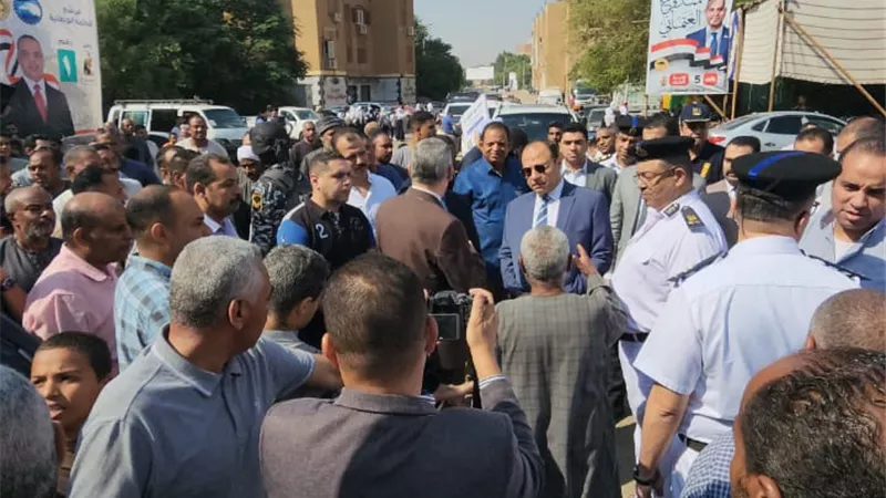 توافد مئات المواطنين على اللجان الانتخابية في مدينة إسنا جنوب الأقصر