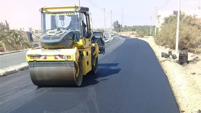 محافظ الوادى الجديد: استكمال أعمال رصف وازدواج الطرق بالمراكز
