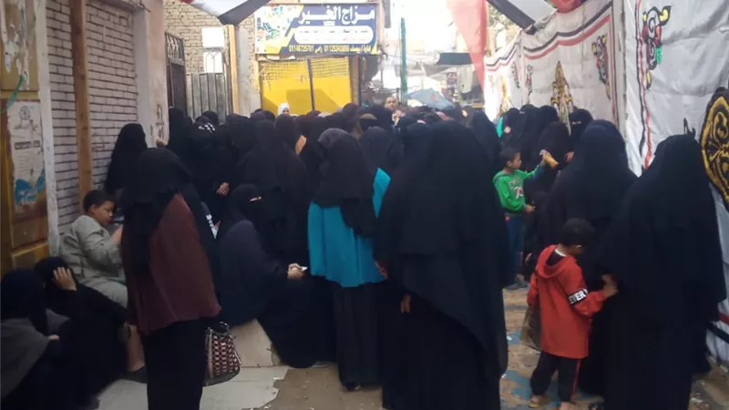 انتخابات مجلس النواب 2025.. تواجد كثيف للناخبين أمام اللجان بأطفيح