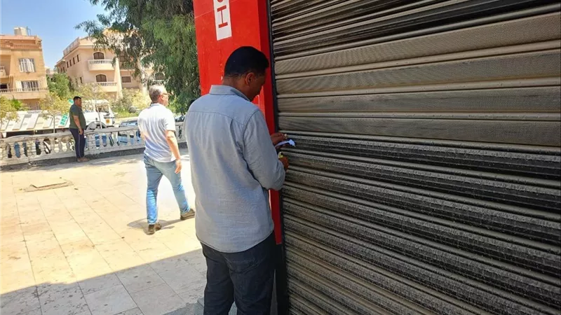مش منضبطين..تحرير 110 مخالفات للمحلات غير الملتزمة بقرار الغلق الليلي 