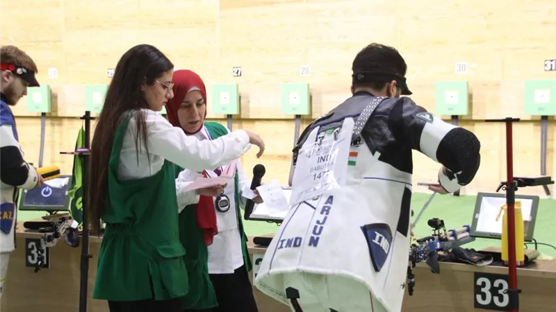 استمرار المنافسات القوية في اليوم السادس من بطولة العالم للرماية