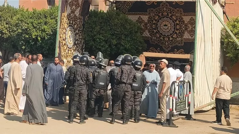 غلق لجنتين بعد اشتباكات بين مؤيدي المرشحين في الأقصر |صور