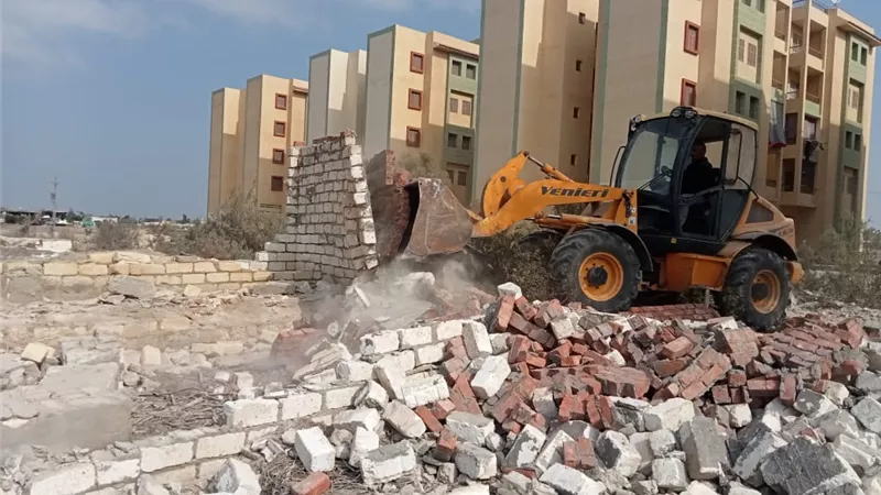تنفيذ إزالة لـ 13 حالة تعد بمركز ومدينة القنطرة غرب الإسماعيلية