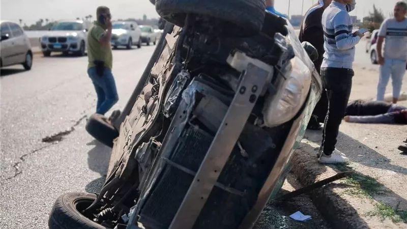 مصرع شخصين في انقلاب سيارة على طريق رأس البر