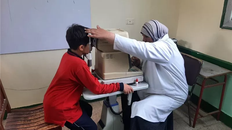جامعة بنها: إجراء 381 كشفًا طبيًا على تلاميذ مدرسة المنشأة الكبرى