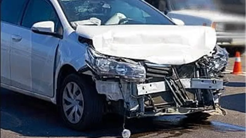 مصرع شخص وإصابة آخرين في حادث تصادم سيارتين بالشرقية