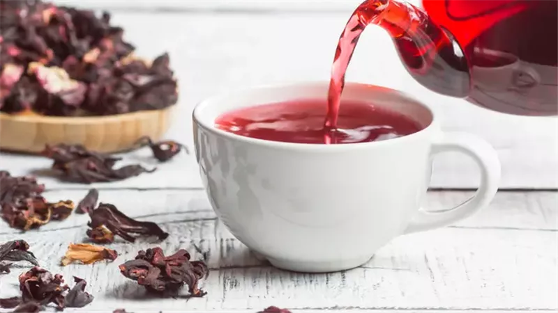 هل نشرب الكركديه الساخن أم البارد لخفض ضغط الدم؟.. دراسة تكشف الأفضل