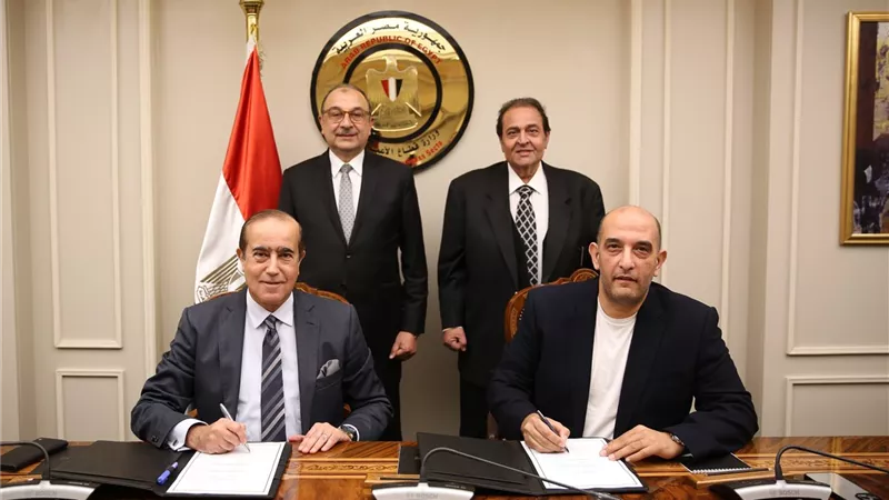 وزير قطاع الأعمال يشهد توقيع اتفاق لتطوير