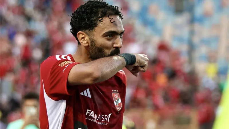 الشموع الليبي يطلب ضم حسين الشحات.. واتجاه لرفض العرض داخل الأهلي